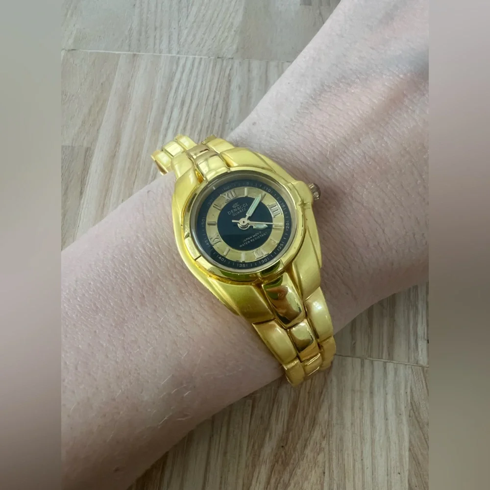 Vintage denacci ladies gold tone watch NEW BATTERY